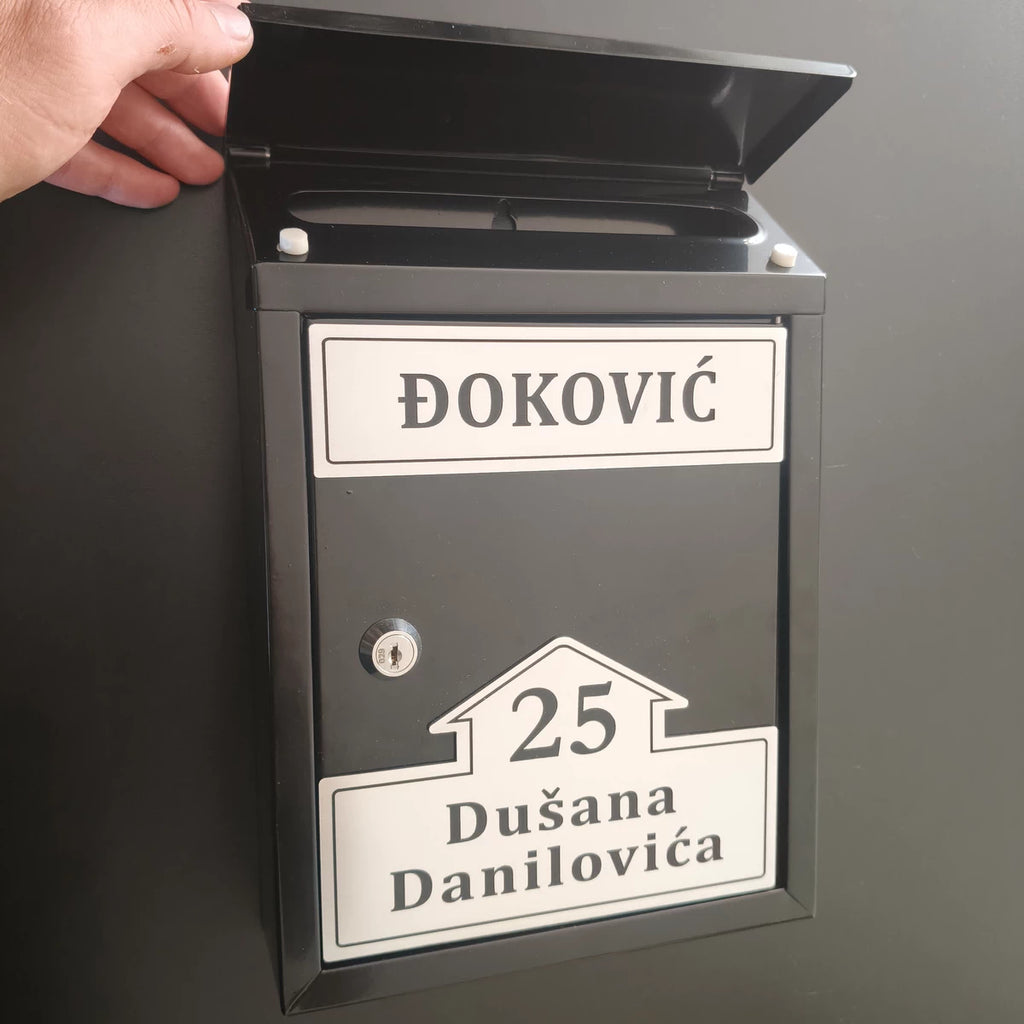 Crno poštansko sanduče sa pokretnim krovom 01