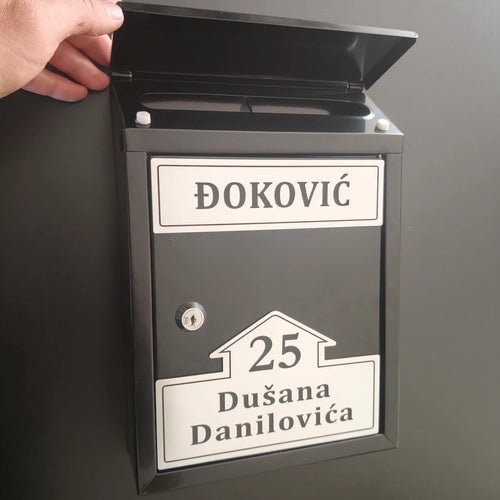 Crno poštansko sanduče sa pokretnim krovom 01