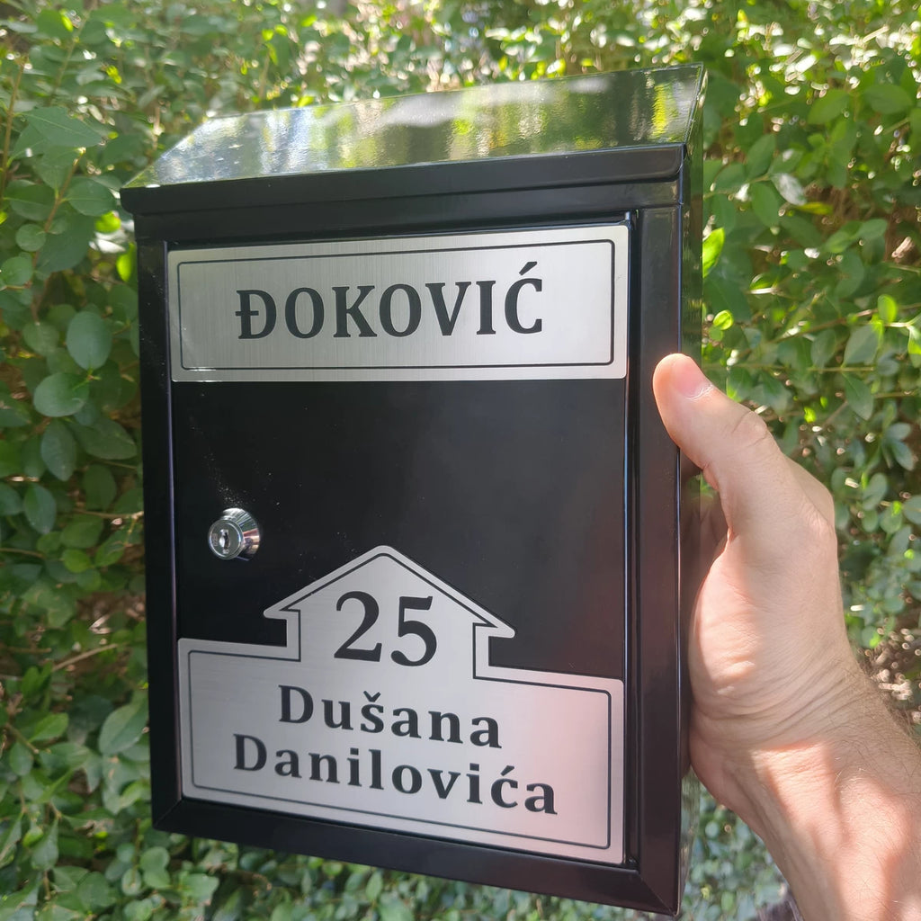 Crno poštansko sanduče sa pokretnim krovom 12
