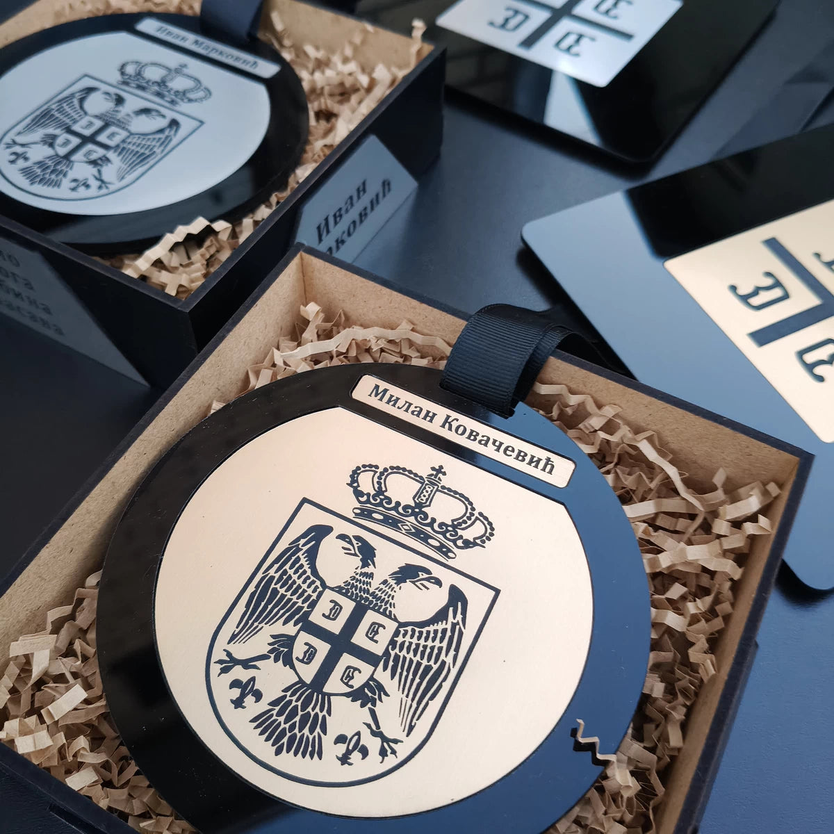 Samo sloga srbina spasava medalja u kutiji 04