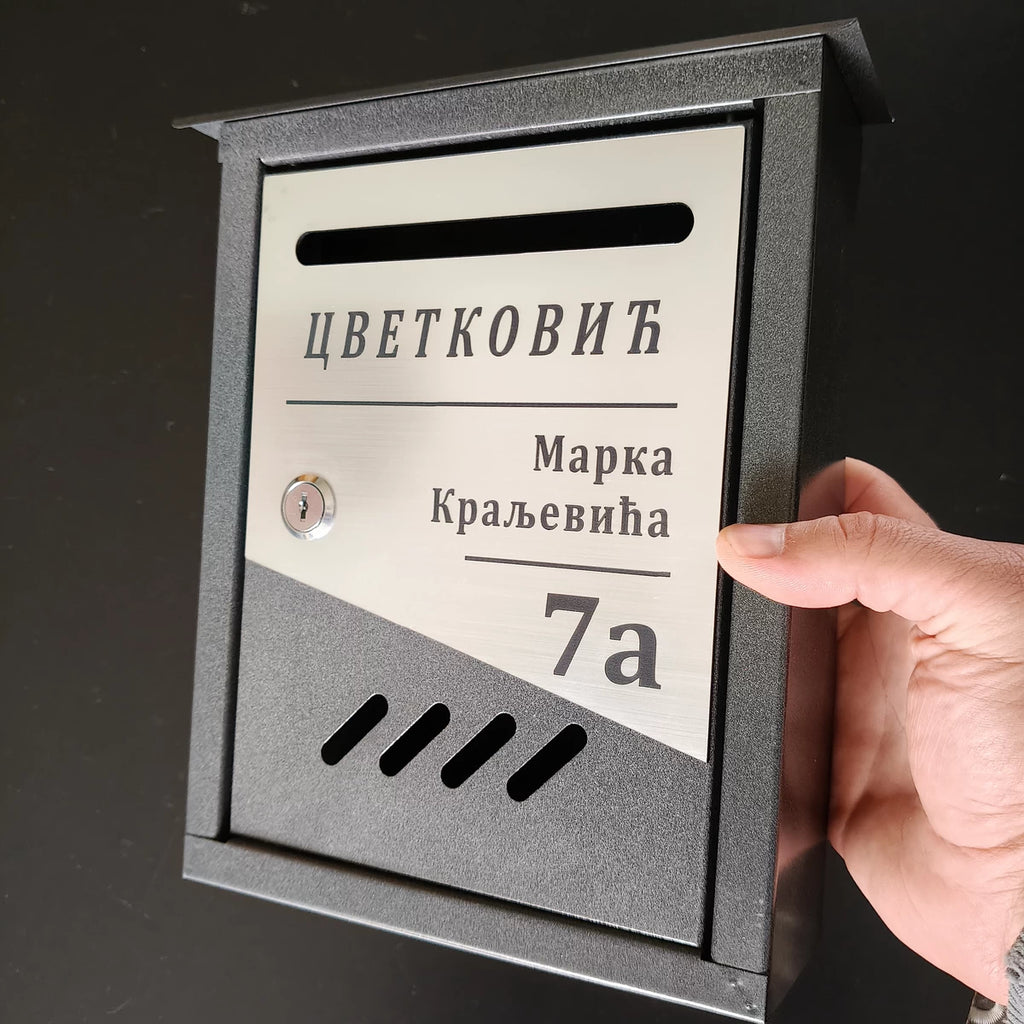 Sivo poštansko sanduče sa personalizacijom 07