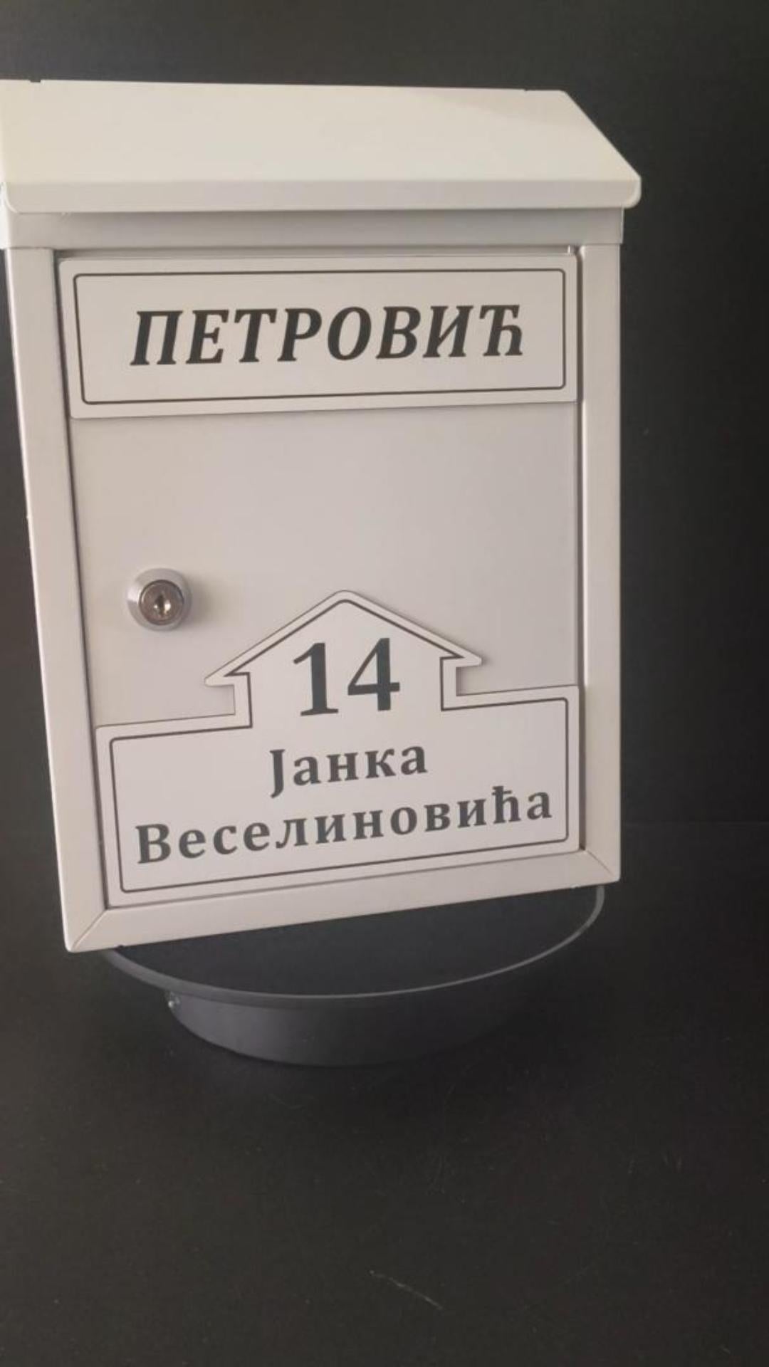Personalizovano belo poštansko sanduče sa pokretnim krovom - Model PS3